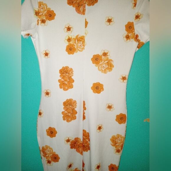 CBR Mermaid Style Fitted Floral Dress With Neck Bow And Peek A Boo - Picture 13 of 14